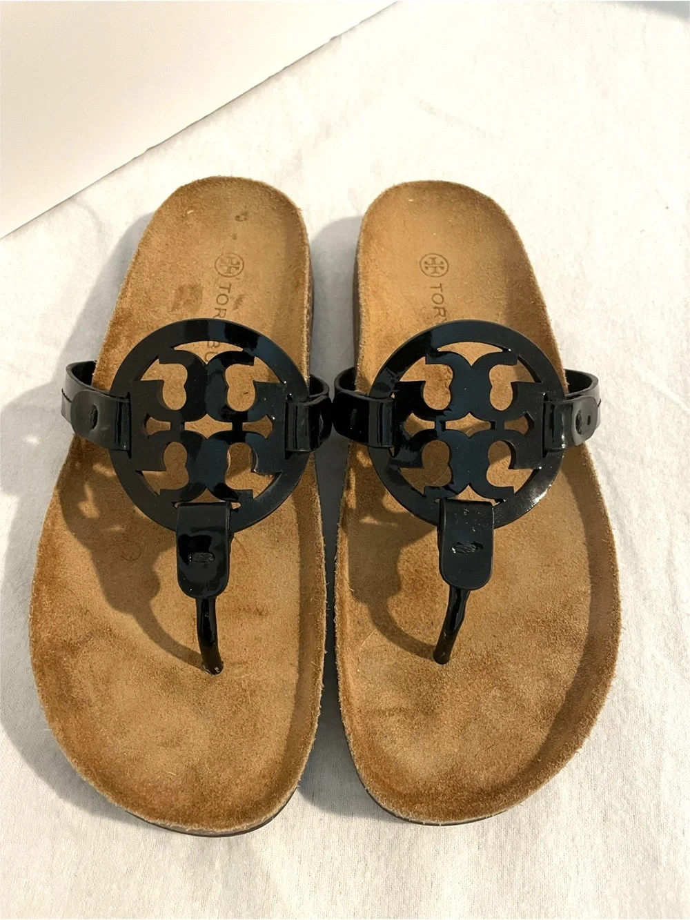 Tory Burch Black Patent Leather Thong Sandals Logo Slip On Women’s US 7.5 EU 38